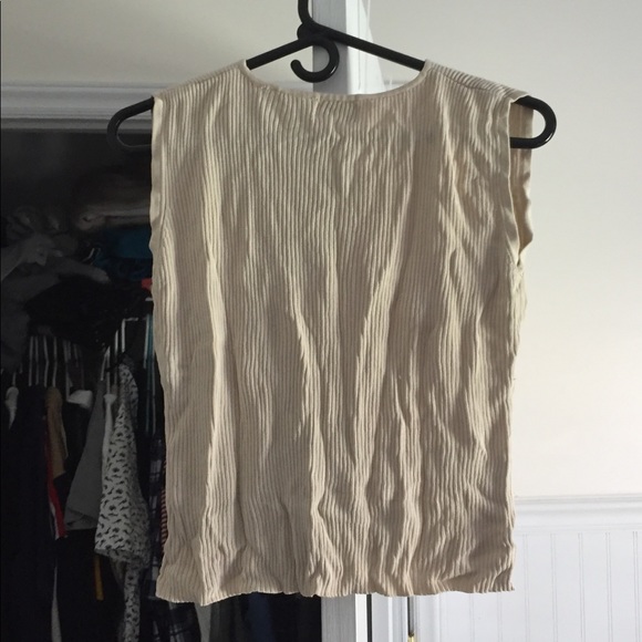 Top - Picture 2 of 4